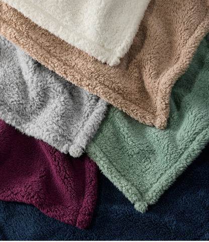 Cozy Sherpa Wearable Throw - US 2395